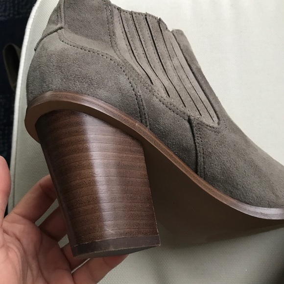 NINE WEST SUADE GREY CHUNKY HEEL BOOTIES! - Picture 6 of 11